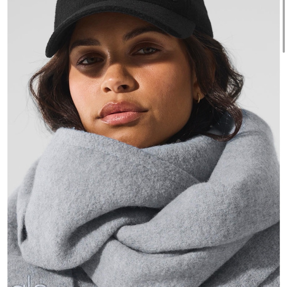 Brand New NEVER Opened Alo Merino Wool Oversized Scarf - Hazy Heather Grey
